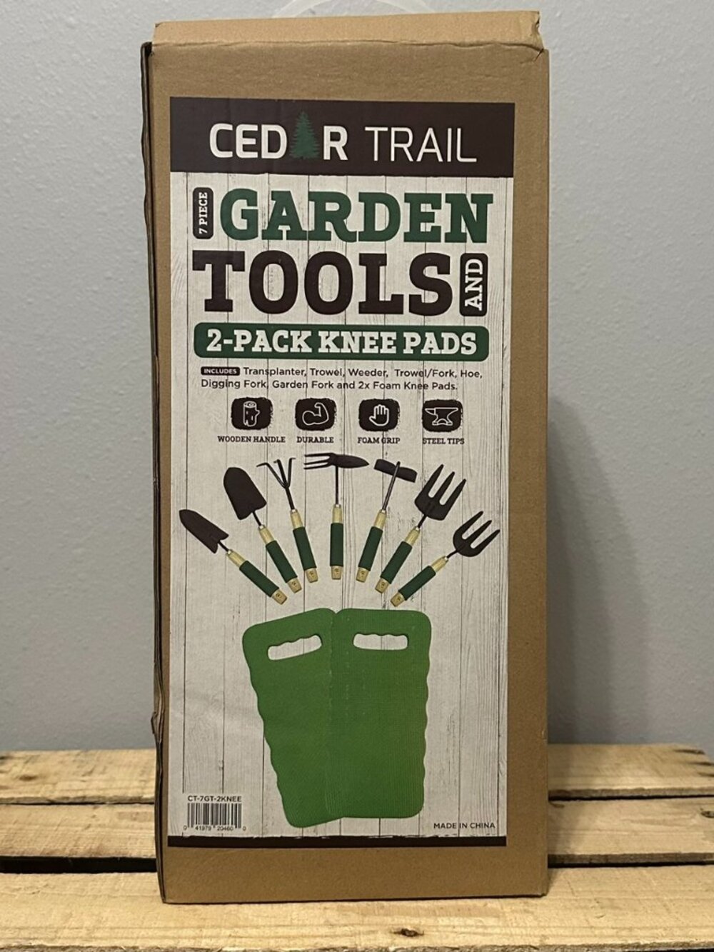 Cedar Trails 9-Piece Garden Set (with 7 Gardening Tools + 2 Foam Knee Pads)